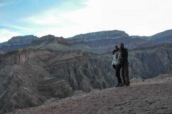 Admirando e curtindo um espetacular fim de tarde no fundo do Grand Canyon, na parte alta da Clear Creek Trail, no Arizona, nos Estados Unidos